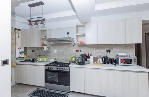 Kilimani Condo | Elegant 3-Bed Condo with Pool, Gym & WiFi in Central Nairobi
