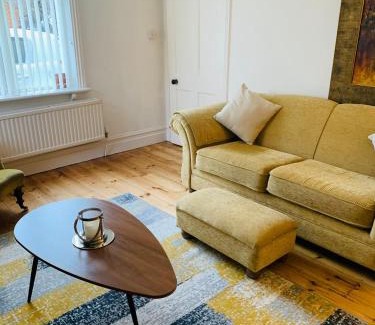 Warminster House | Charming Edwardian Home in Warminster - Family Friendly Stay