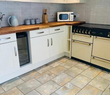 Warminster House | Charming Edwardian Home in Warminster - Family Friendly Stay