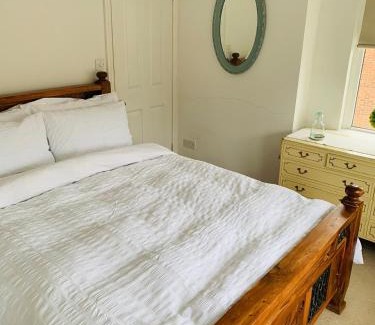 Warminster House | Charming Edwardian Home in Warminster - Family Friendly Stay