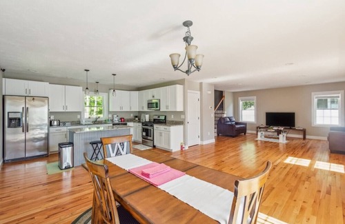 Worcester Apartment | Stylish 3BR Home Steps from Downtown Worcester