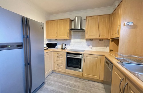 Glasgow House | Stylish 3BR House in Glasgow with Breakfast Included