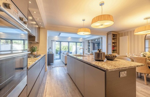 Runnymede House | Stylish 4-Bed Home with Private Garden and Parking