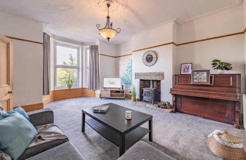 Chapel Allerton House | Elegant 4BR Home with Extra Sleeping Space