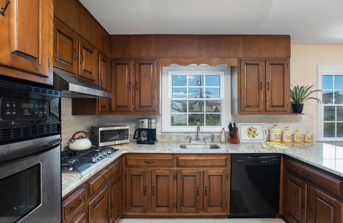Spring Lake House | Ocean Block Beach House: Family-Friendly Retreat with Views