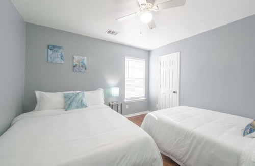 Franklin Park House | Stylish Retreat: 4-Star Hotel near Downtown with Game Room