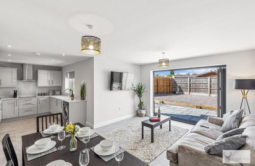 Ashby-de-la-Zouch Apartment | Pet-Friendly Silver Stag: 5 BR House with Perfect Reviews