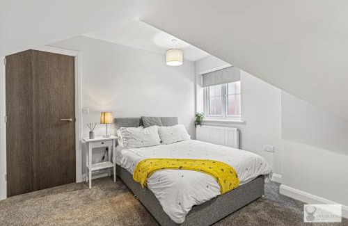 Ashby-de-la-Zouch Apartment | Pet-Friendly Silver Stag: 5 BR House with Perfect Reviews