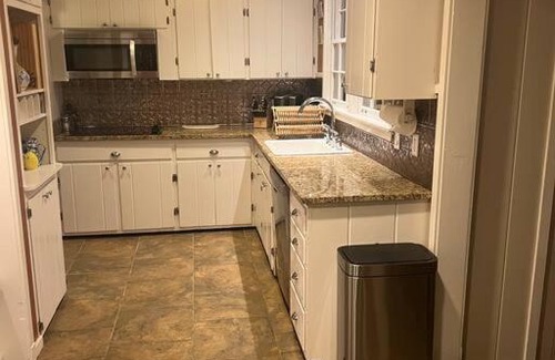 Audubon Park House | Stylish 6 Bedroom Home with Hot Tub in Memphis' Heart