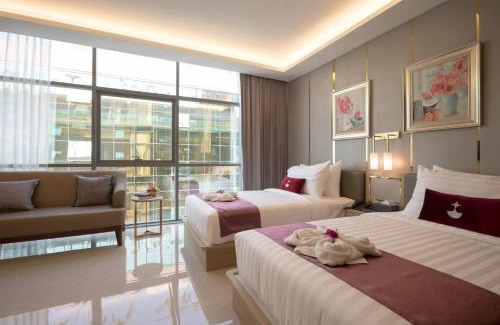 Prawet Hotel | Stylish 5-Star Airport Hotel with Pool and Family Amenities