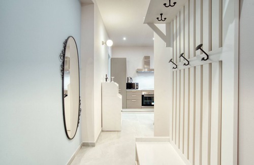 Montalbino Apartment | Modern Two-Room Apartment in Milan with Spa & Pet-Friendly