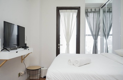 Ciputat Apartment | Cozy Studio at Transpark Bintaro with Pool and Kitchen