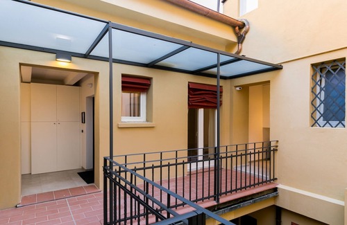 L'antico Ghetto Ebraico Apartment | Stylish One Bedroom Apartment with Top Amenities Await