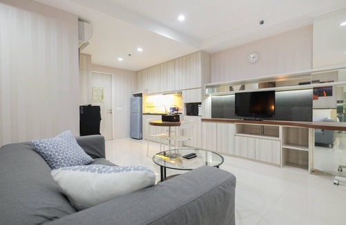 Cikarang Apartment | Cozy Studio Azalea Suites with Pool in Cikarang