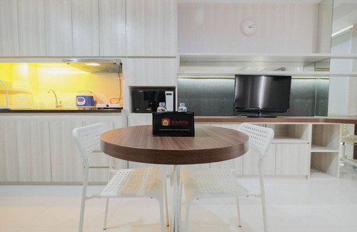 Cikarang Apartment | Cozy Studio Azalea Suites with Pool in Cikarang