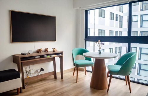 Leuro Apartment | Cozy 2BR Retreat in Prime Central Location - Rated 10/10