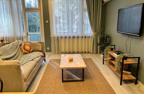Gumussuyu Mahallesi Apartment | Elegant and Cozy 2BR with Balcony near Taksim