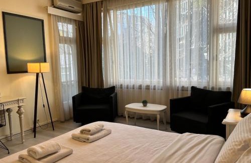Gumussuyu Mahallesi Apartment | Elegant and Cozy 2BR with Balcony near Taksim