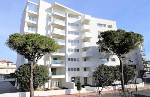 Lignano Sabbiadoro Apartment | Elegant and Modern Apartment close to Lignano City Center