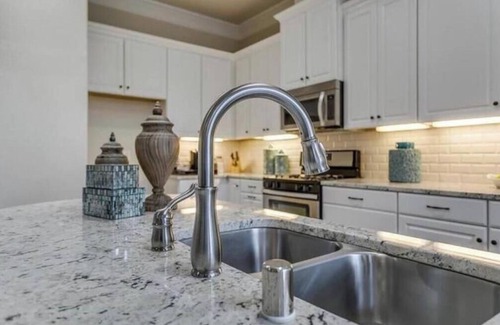 Lewisville House | Elegant and modern furnished house! Ready to go.