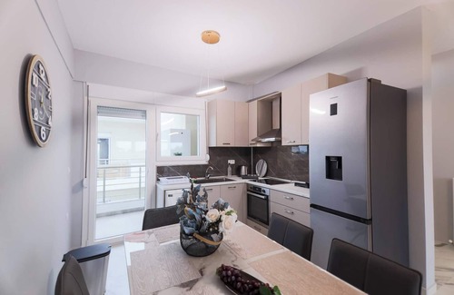 Katerini Apartment | Modern Zeusplace Pieria Apartment with Kitchen & Breakfast
