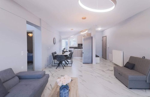 Katerini Apartment | Modern Zeusplace Pieria Apartment with Kitchen & Breakfast