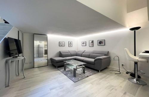 Porta Venezia Apartment | Elegant Loft in Central Milan - 4-Star, Child Friendly Stay