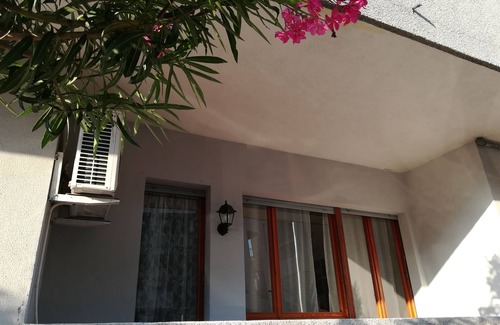 Francavilla al Mare Apartment | Top-Rated Apartment Steps from the Sea with Pool & Views
