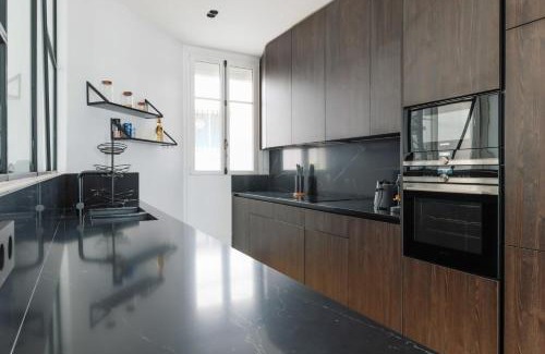 Ternes Apartment | Comfortable Apartment with Air Conditioning near ArcTriomphe
