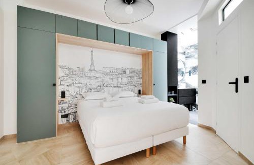 Quartier Saint-Georges Apartment | Urban Retreat for 7 - Steps from Montmartre's Charm