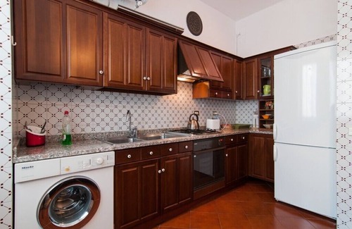 Dorsoduro Apartment | Stylish Canal View Apartment with Top-Rated Amenities