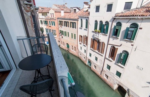 Dorsoduro Apartment | Stylish Canal View Apartment with Top-Rated Amenities