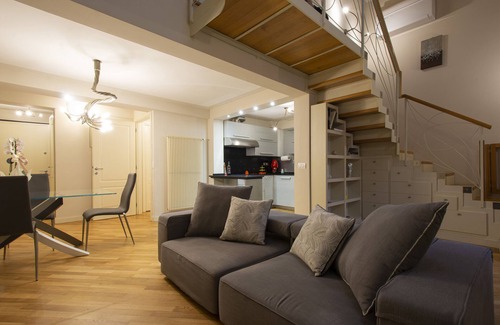 Pistoia House | Elegant Apartment with Beautiful Views Near Main Square