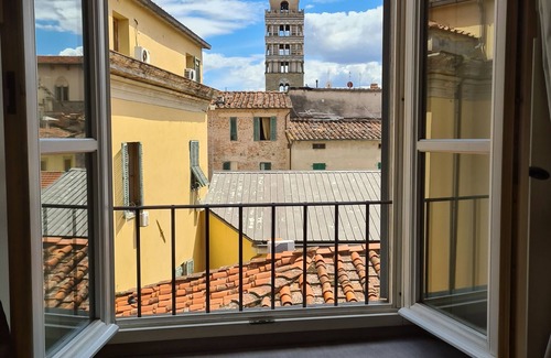 Pistoia House | Elegant Apartment with Beautiful Views Near Main Square
