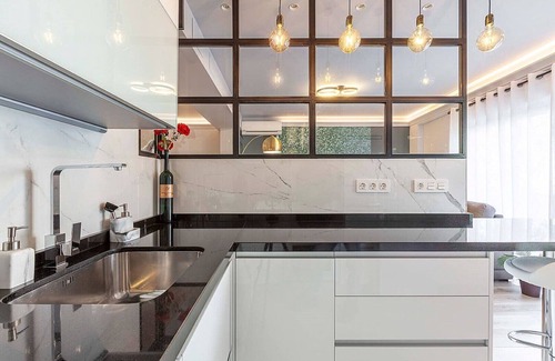 Central District Condo | Family-Friendly Apartment Near Alhambra with Spa & Hot Tub