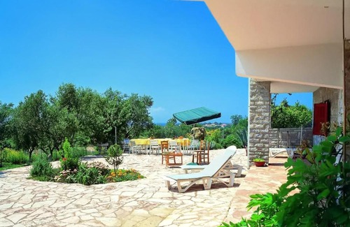 Skafidia Apartment | Cozy 3-Bedroom Apartment with Sea View & Garden in Agios Ilias