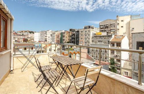 Tophane Apartment | Elegant apartment in galataport Duplex