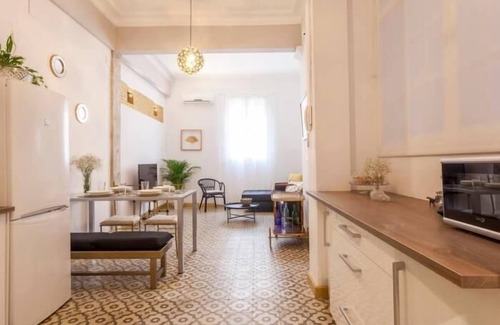 San Vicente Apartment | Stylish Apartment in Central Seville with Free WIFI