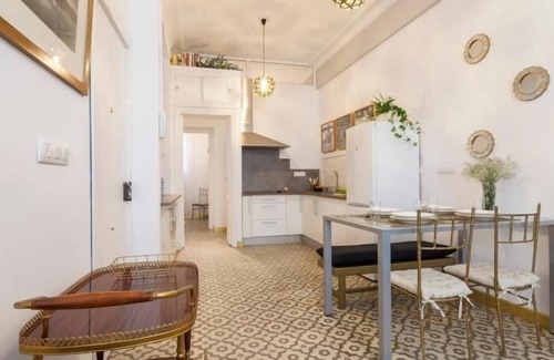 San Vicente Apartment | Stylish Apartment in Central Seville with Free WIFI