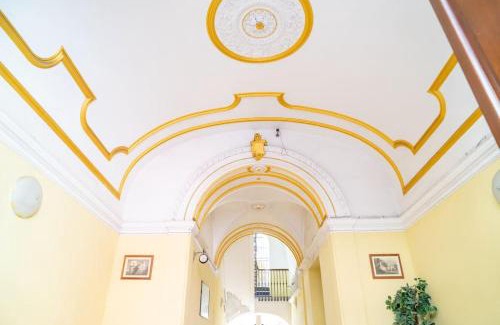 Taranto Apartment | Chic Apartment in the Heart of Taranto with WiFi Access
