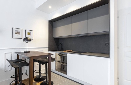 Thiers Apartment | Stylish Apartment in the Heart of Nice with Spa & Kitchen