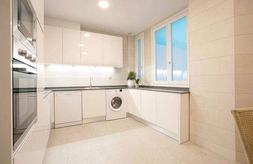 Cortes Apartment | Stylish Apartment Steps from Museum Thyssen - Madrazo IV