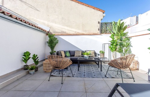 Cortes Apartment | Stylish Apartment Steps from Museum Thyssen - Madrazo IV