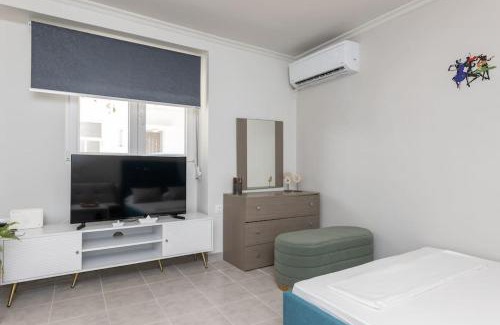 Keratsinion Apartment | Family-Friendly Elegant Apartment in Piraeus Awaits You