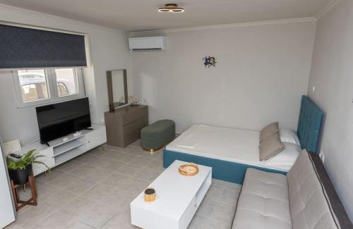 Keratsinion Apartment | Family-Friendly Elegant Apartment in Piraeus Awaits You