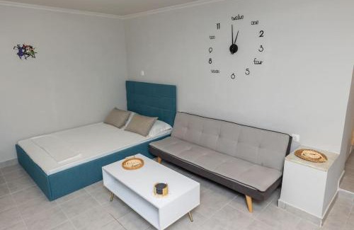 Keratsinion Apartment | Family-Friendly Elegant Apartment in Piraeus Awaits You