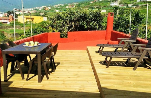 La Orotava Apartment | Enchanting Apartment Nestled Among Vineyards & Ocean Views