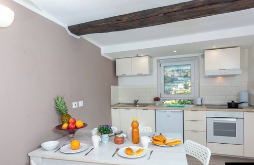 Maddalena Apartment | Elegant Apartment with a Breathtaking View over the Renaissance Genoa.