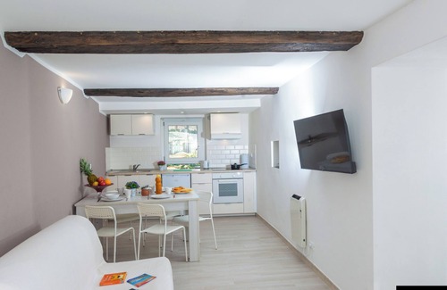 Maddalena Apartment | Elegant Apartment with a Breathtaking View over the Renaissance Genoa.
