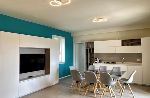 Puegnago del Garda Apartment | Elegant Apt 1 in Villa with Pool and garden - Lake 5 Minutes walks